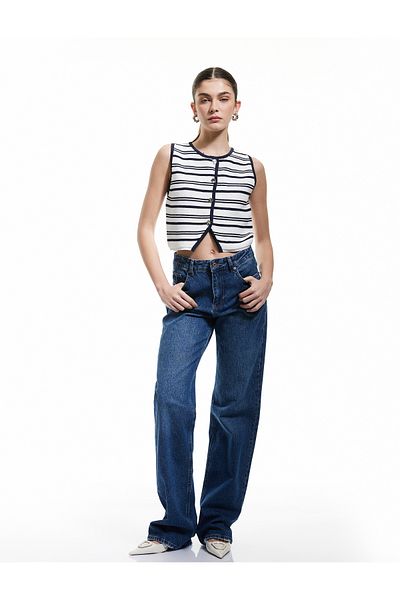 Koton Buttoned Sleeveless Textured Crew Neck Striped Knitwear Vest