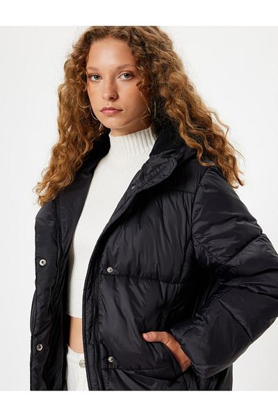 Koton Puffer bunda s kapucňou, zipsom a detailom vrecka a patentnými gombíkmi