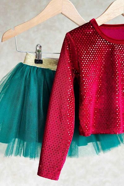 wakawakakidsstore Girl's Christmas Concept Set with Sequined Sweat Tutu Skirt