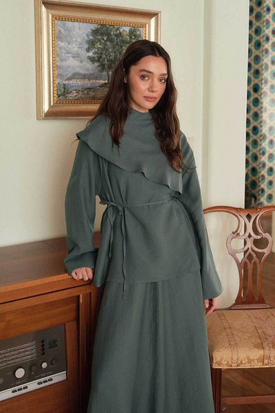Hooopstore Gray Skirt Suit with Cape Detail