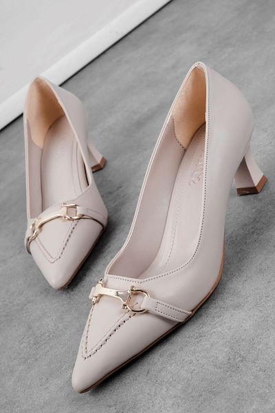 Lal Shoes & Bags Living Pantofi cu toc pentru femei cu vârf ascuțit și cataramă aurie - crem