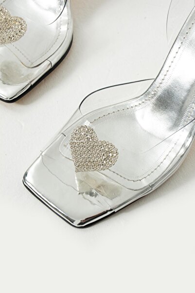 Elyo Gale Şeffaf Kalp Topuk Detay Gümüş Topuklu Ayakkabı