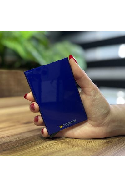 Wrapsol Bright Saks Blue - Θήκη πιστωτικής κάρτας με προστασία RFID, Αυτόματο μηχανισμό αλουμινίου