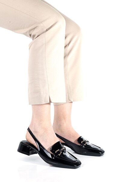 GökDesem GÖKDESEM KADIN SİYAH SİVRİ BURUN ALTIN TOKALI SANDALET