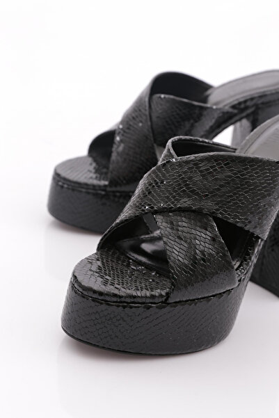 DGN 26 Kadin Kalin Taban Çapraz Şerit Terlik