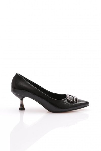 DGN K510 Pantofi cu toc pentru femei cu vârf ascuțit, cu accesorii, piele lacuită șifonată neagră