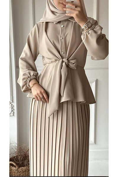 By Kübra Türkoğlu Waist Tied Pleated Skirt Set Stone Color