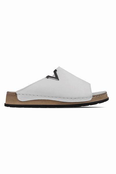 Lal Shoes & Bags Papuci de damă Badeni din piele naturală cu cataramă în V-alb