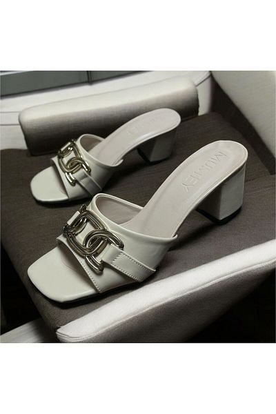 mustey papuci cu toc joasă pentru a vă completa eleganța de zi cu zi