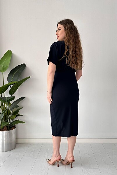 MaziButik Темно-синя плісирована сукня з відкритими плечима