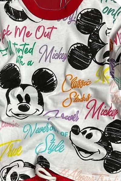 Riccotarz Хлопчачий комплект з червоними шортами з кольоровими написами та принтом персонажів