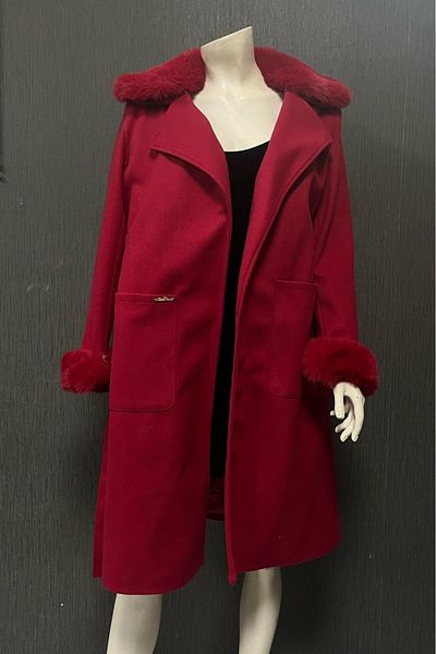 Qenz Red Fur Coat with Sleeves and Collar