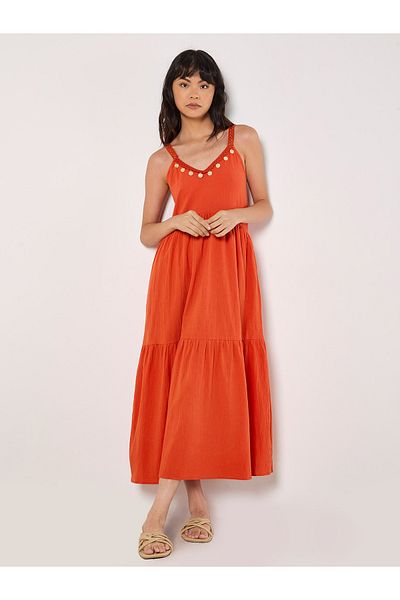 Apricot Gestuftes Midikleid mit Muscheldetails