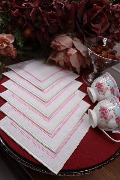 vipceyiz 6 Pack Ecru and Pink Square Presentation Napkins