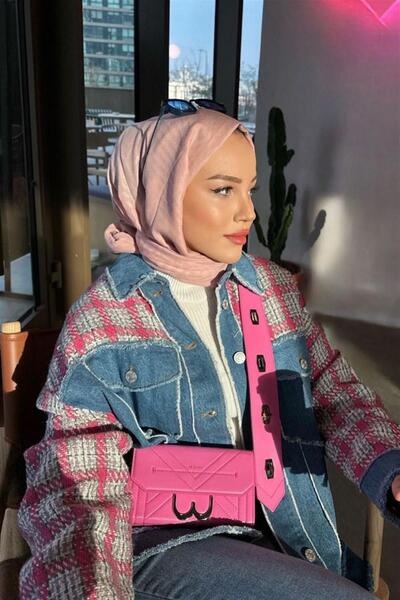 carell Η επιλογή της Μπετούλ Ντουμάν: Σάλι Ζακάρ Φασόνε Μοντάλ σε πούδρα