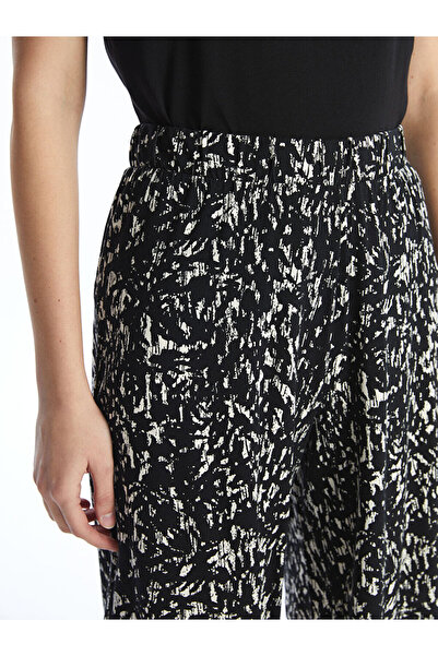 LC Waikiki Black Patterned Women's Shorts with Elastic Waist