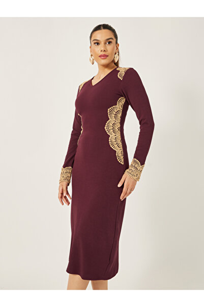 Styli Lace Detail V-Neck Bodycon Midi Dress