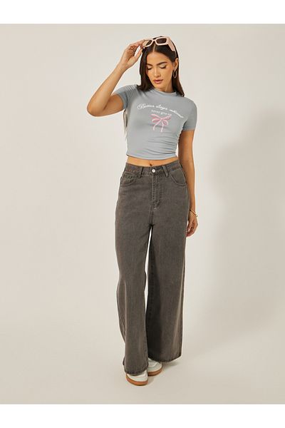 Styli Graphic Print Fitted Round Neck Crop T-Shirt