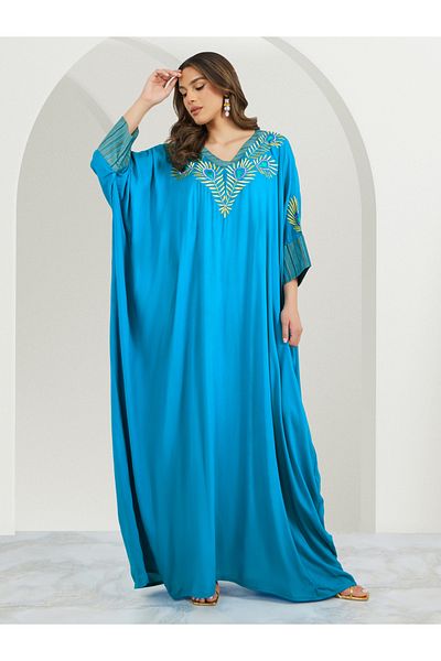 Maxim Creation By Styli جلابية مطرزة بأكمام خفاش وفتحة رقبة على شكل حرف V