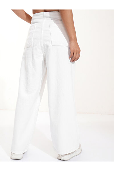 Tokyo Talkies By Styli Mid Rise Straight Fit Jeans with Buttons Detail