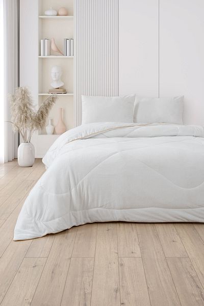 Gonz Alez Ultra Soft Wellsoft Quilt – Plush Texture, Warm and Lightweight |   4 Seasons Comfort
