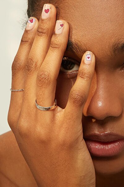 Flash Tattoos® Sevgililer Gününe özel Kalpli Tırnak Dövmesi