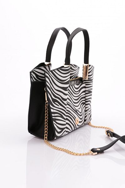 DGN Geantă de damă model 3018 neagră cu model zebra