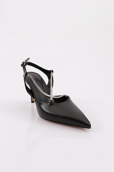 DGN حذاء نسائي بكعب مفتوح من الخلف وسلسلة حجرية باللون الأسود من Zara 21153327