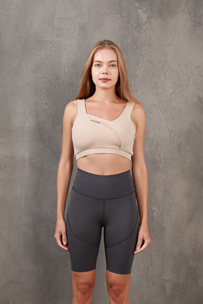 Miss Prova Спортивні шорти/короткі легінси з підтягуючим швом та деталями з в...