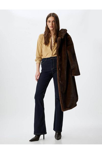 Koton Pantaloni din denim cu picior evazat, talie standard, slim fit, cu buzunar cu nasturi - Blugi evazați