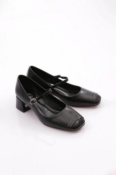 DGN Blunt Toe Belt Detailed Women's Shoes Black 3624535