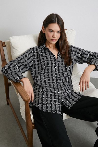 Never more Geometric Patterned Black Shirt