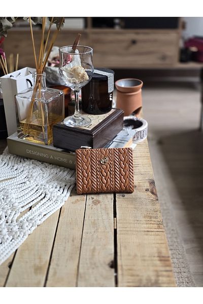 Moom Bag Women's Tan Woven Pattern Square Card Holder Detailed Wallet