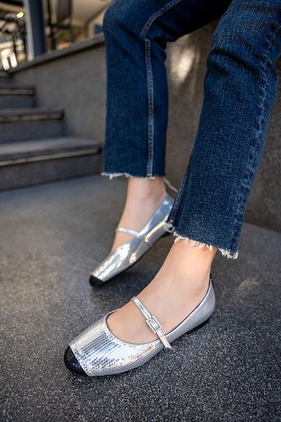 LamintaGlobal Abena Silver Shiny Leather Shiny Women's Ballerinas with Stone Buckle Detail