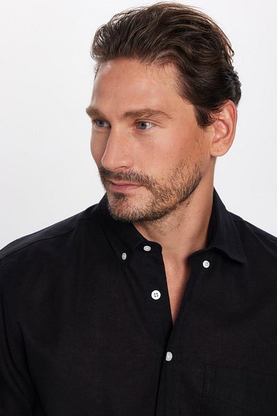 Tudors Мъжка риза с класическа кройка, текстура на памук и лен, черна, с яка и копчета
