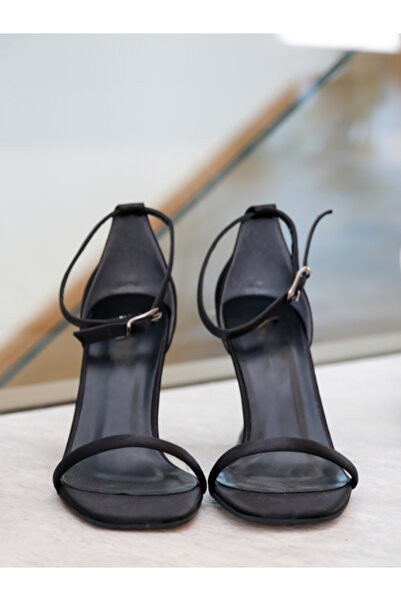 Munshoes Blair Siyah Saten Tek Bant Kadın Topuklu Ayakkabı