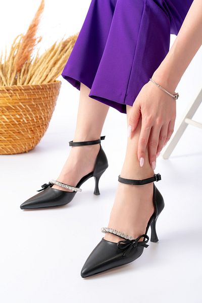 Santamarina Women's Alexa Black Skin Classic Heeled Shoes