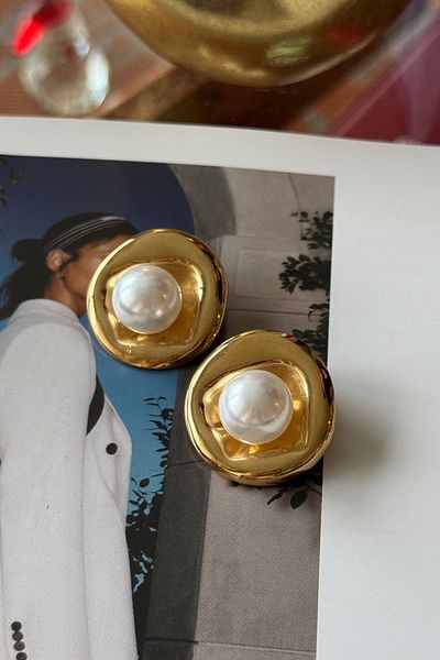Trendy Butik الصلب لوحة الذهب أقراط اللؤلؤ