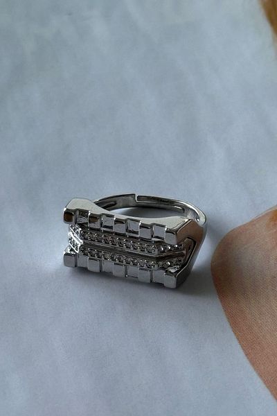 Trendy Butik خاتم فضي اللون بحجر الزركون