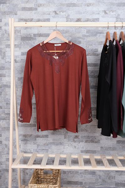 MUSTÜN Lace Collar Blouse