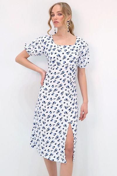 Trend Alaçatı Stili Weißes gemustertes Damenkleid mit eckigem Kragen, Schnürung hinten und Schlitz ALC-X11590