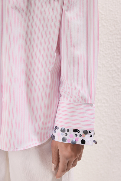 Trendyol Collection Világos rózsaszín túlméretes ing - flitteres gallér és kő részletek, széles szabású TWOSS25GO00043