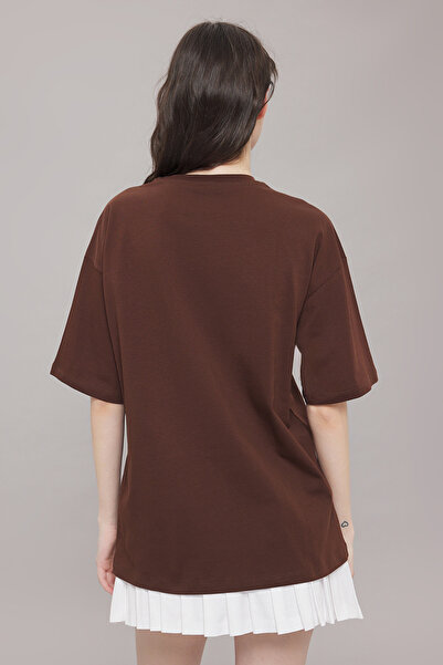 Trendyol Collection Καφέ κεντημένο σύνθημα Oversize βαμβακερό μπλουζάκι - TWOSS25TS00060