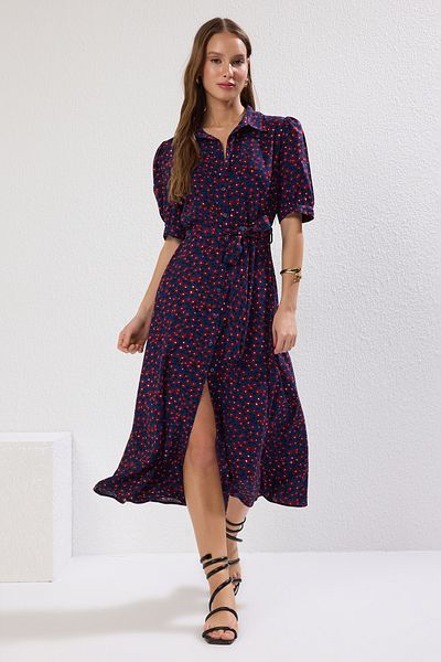 Trendyol Collection Indigo květinový vzor s páskem Midi tkané viskózové košilové šaty TWOSS20EL1559