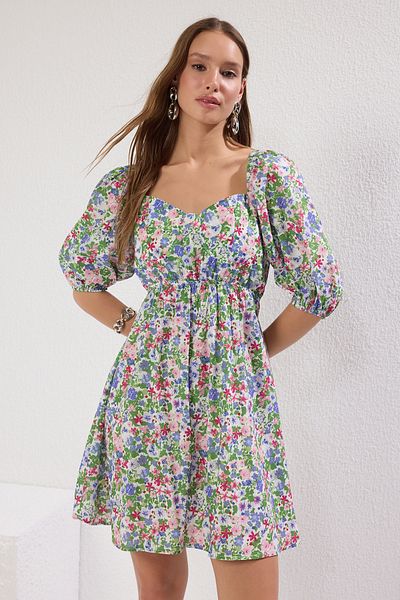 Trendyol Collection Mehrfarbiges, gewebtes Minikleid mit Blumenmuster im Skater-/Gürtelstil, Öffnung auf der Rückseite TWOSS22EL1107