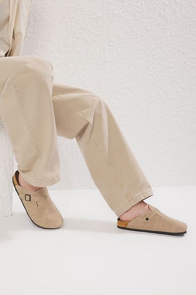 TRENDYOL SHOES شبشب سابو رجالي بإبزيم باللون البيج TAKSS25TE00008