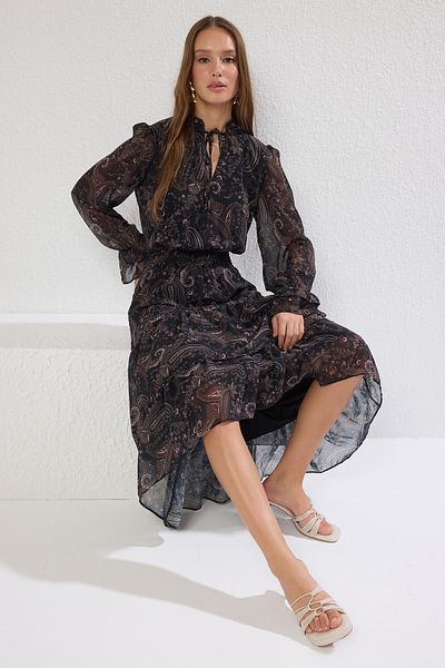 Trendyol Collection Mehrfarbiges, gewebtes Winterkleid mit Neckholder TWOAW21EL1448
