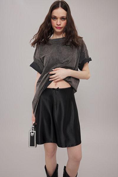 Trendyol Collection Fusta mini neagră cu tăietură în linie A/Bell TWOSS25ET00065
