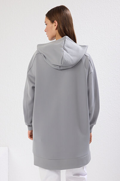 Trendyol Modest Šedá potápěčská pletená mikina – oversize s kapucí, kapsa TCTAW22TW0151