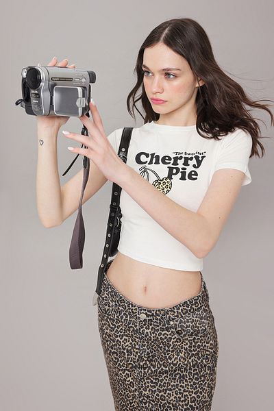 Trendyol Collection Ecru Slogan Printed Crop Fitted/Body-Sitting Knitted T-Shirt Twoss25Ts00036